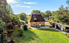 2 Bedroom Cozy Home In Øster Ulslev Øster-Ulslev
